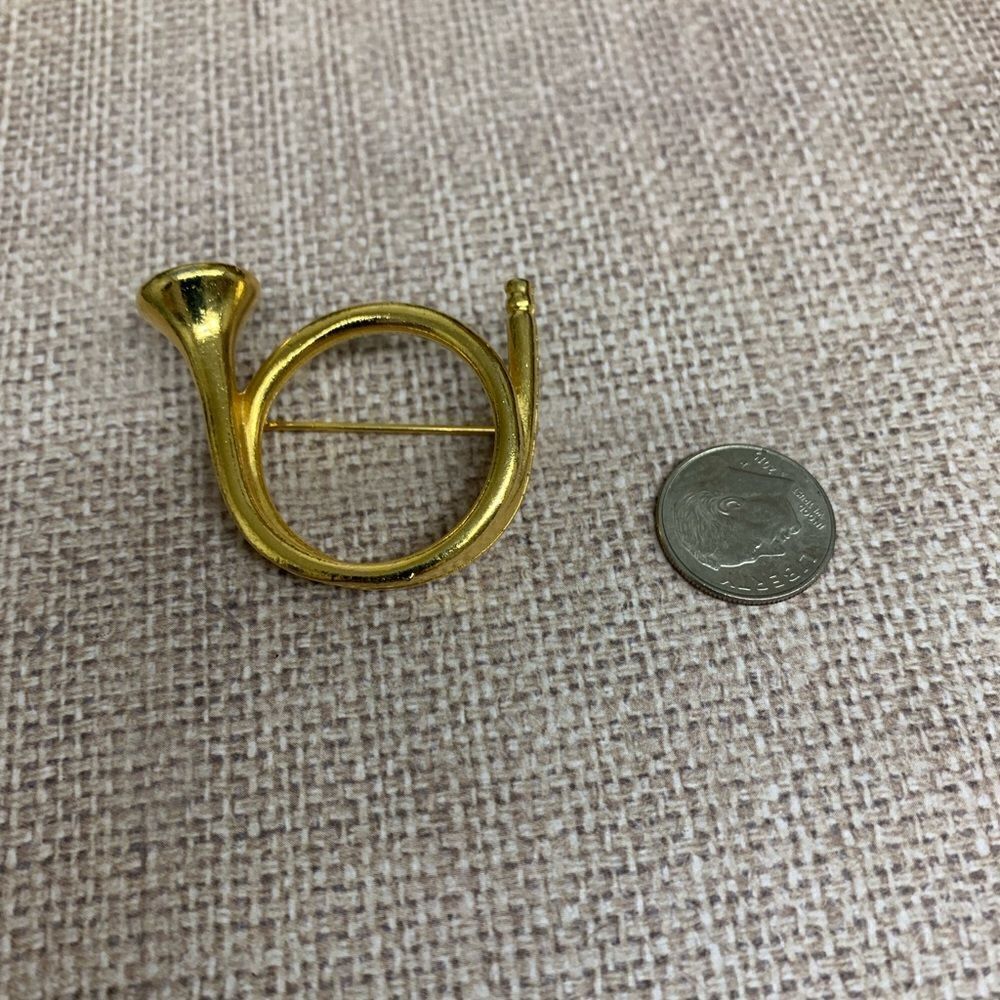 Gold French Horn Brooch‎